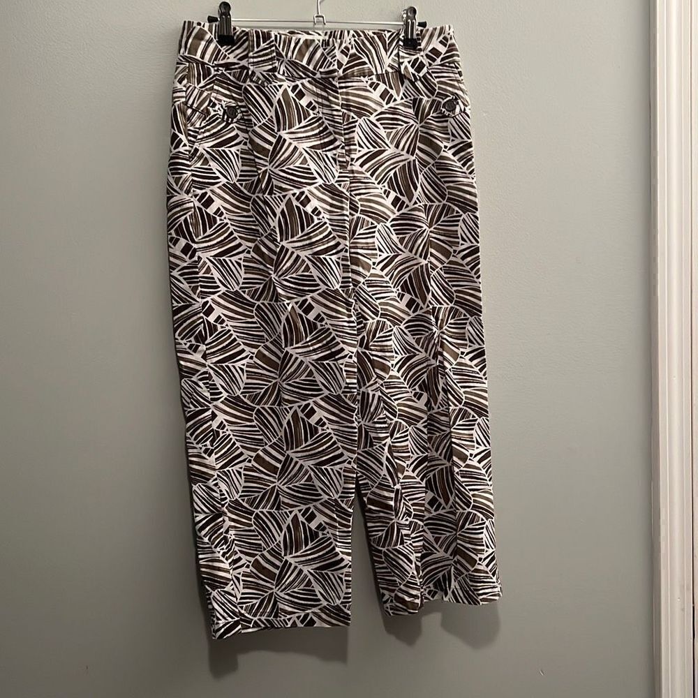 Chadwick's Women's Pattern Straight Leg Stretch Capri Pants